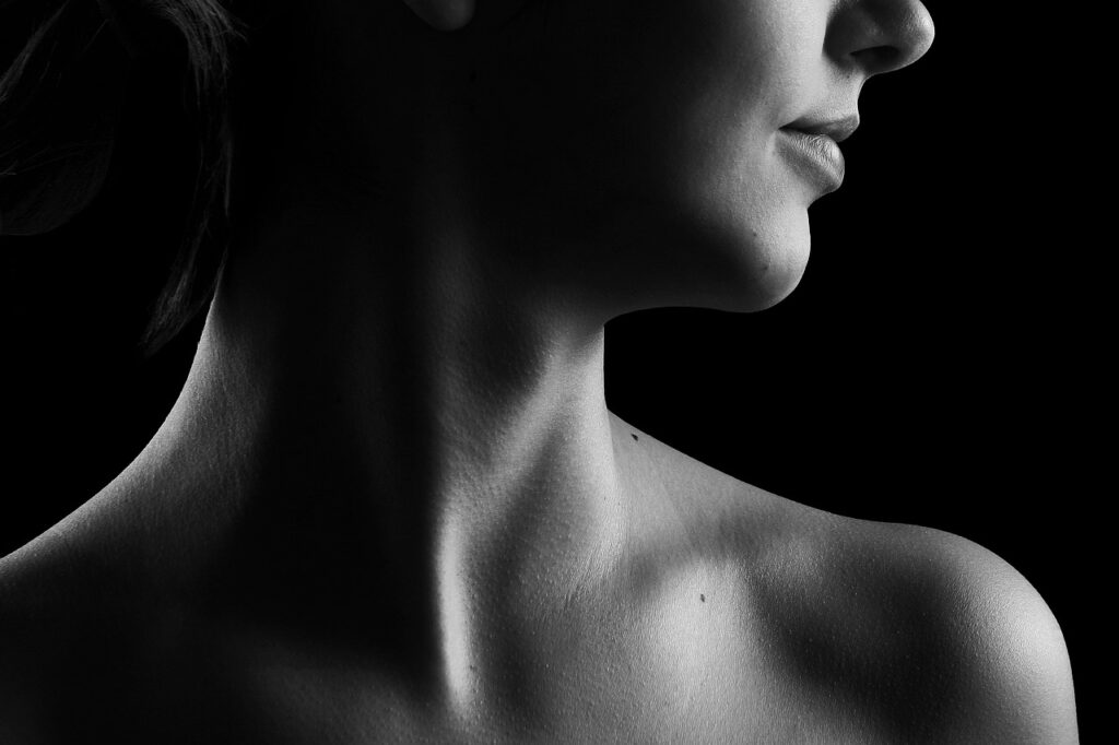 neck, black and white, beauty-1211231.jpg